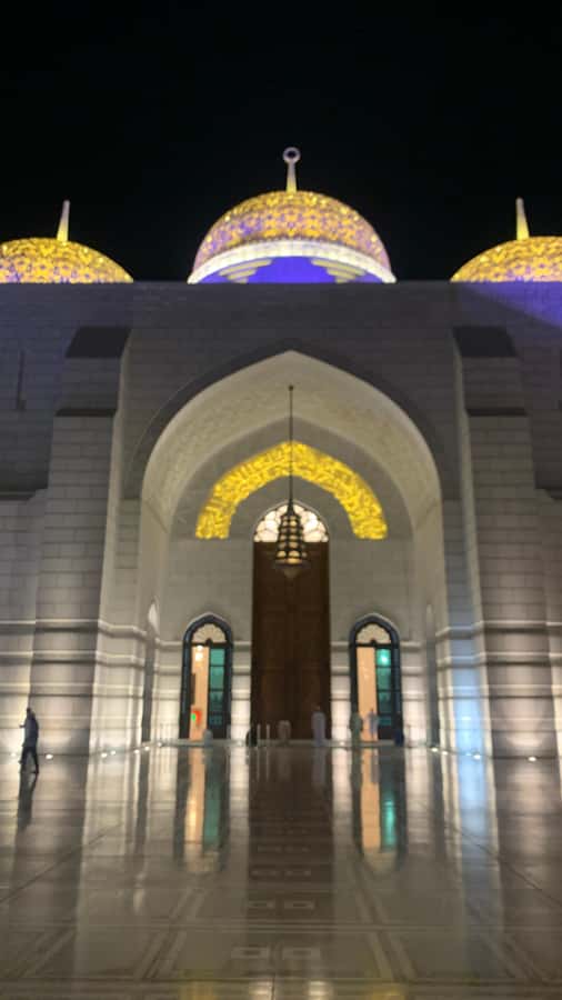 Muscat: Evening Group City Guided Tour with Free Dinner - Muttrah Corniche and the old fish market