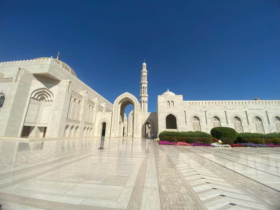 Muscat: Full-Day City Tour - Starting the day: pickup and the ride through Muscat