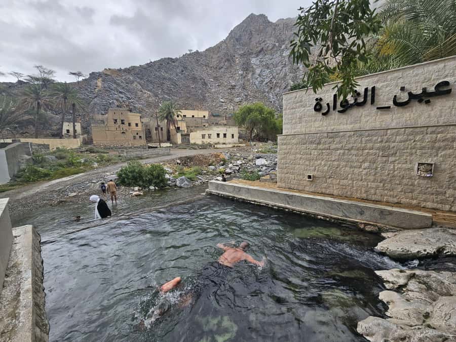 Muscat: full day tour to Nakhal, Rustaq and hot springs - Qasra House gives the day a human scale