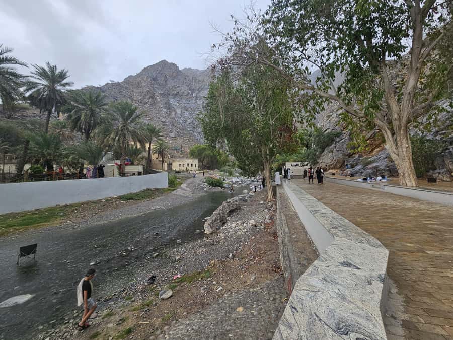 Muscat: full day tour to Nakhal, Rustaq and hot springs - The café stop and possible 4WD show