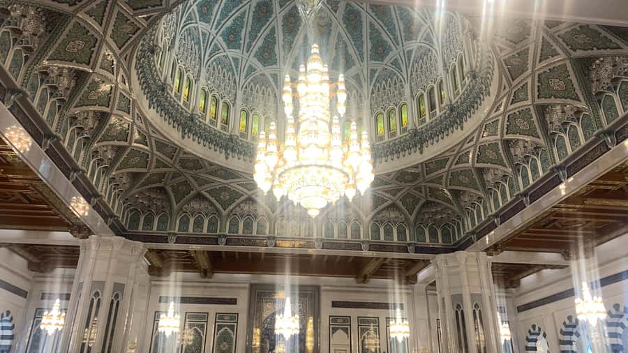 Muscat: Group City Tour with Pickup and Lunch or Dinner - The included lunch or dinner
