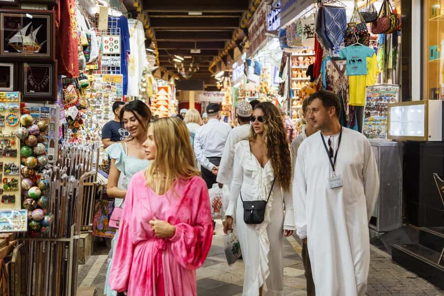 Muscat: Guided Walking Tour of Corniche, Souq & Mutrah Fort - Key points at a glance