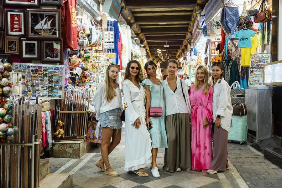 Muscat: Guided Walking Tour of Corniche, Souq & Mutrah Fort - Why this short Muscat walk works so well