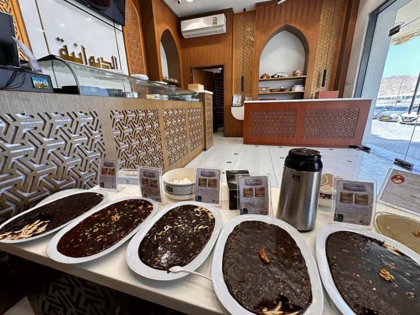 Muscat: Guided Walking Tour of Corniche, Souq & Mutrah Fort - Walking the Mutrah Corniche