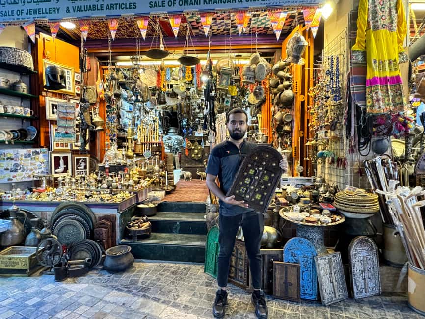 Muscat: Guided Walking Tour of Corniche, Souq & Mutrah Fort - A taste of traditional Omani halwa