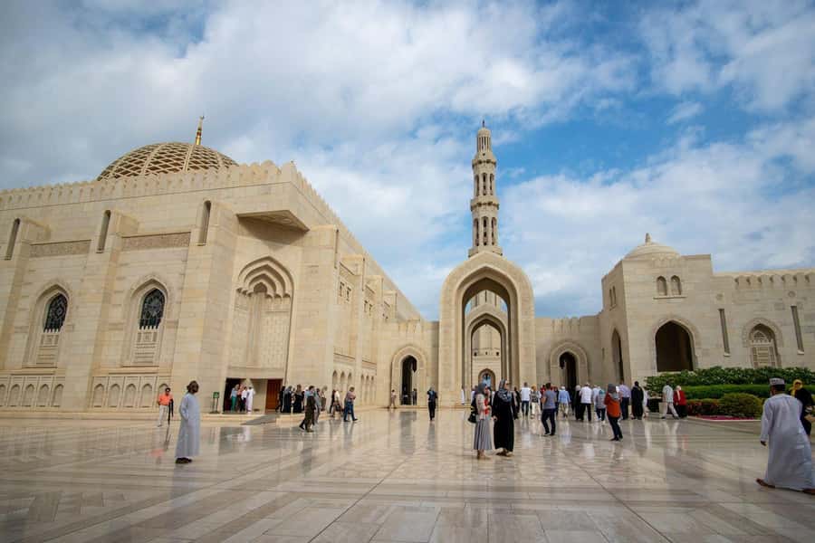 Muscat: Half-Day Sightseeing Essentials Tour and Audio Guide - Al Alam Palace and the twin forts