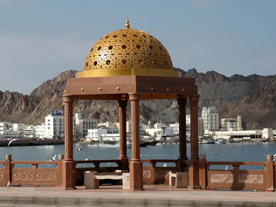 Muscat Marvels: Luxury Tour with Customizable Itinerary - Muttrah Fort offers a harbor view with a narrow window