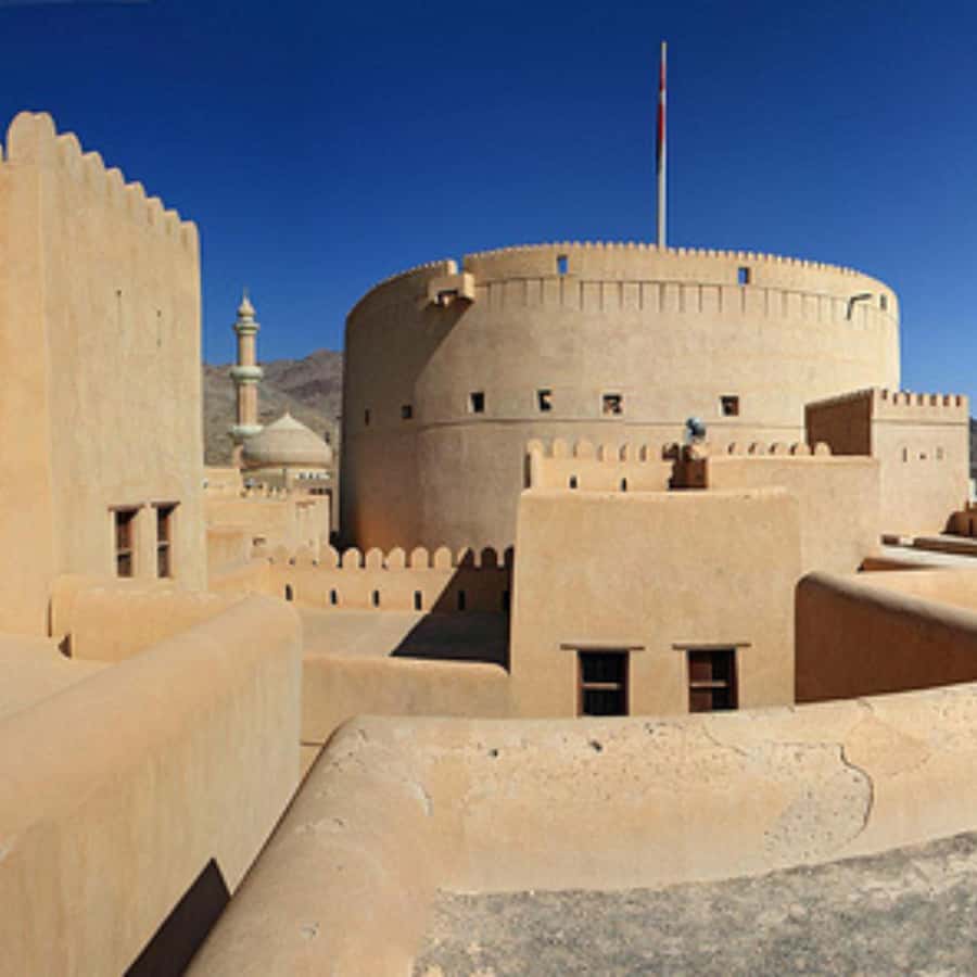 Muscat: Nizwa and Jabal Shams- Full Day Tour - Lunch in Nizwa and the value of a local pause