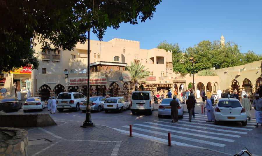 Muscat: Nizwa and Jabal Shams- Full Day Tour - Guide quality and the small-group advantage