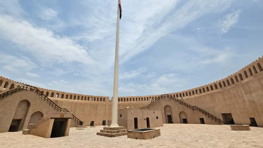 Muscat: Nizwa, Birkat Al Mouz & Oman Across Ages Museum - A traditional Omani lunch in Nizwa