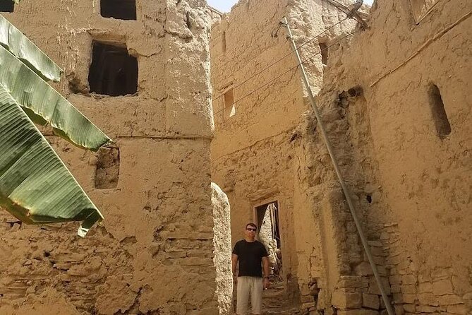 Muscat: Nizwa Market & Fort, Jabel Akhdar Full-Day Tour + Lunch - Nizwa Fort: the massive tower above the old capital