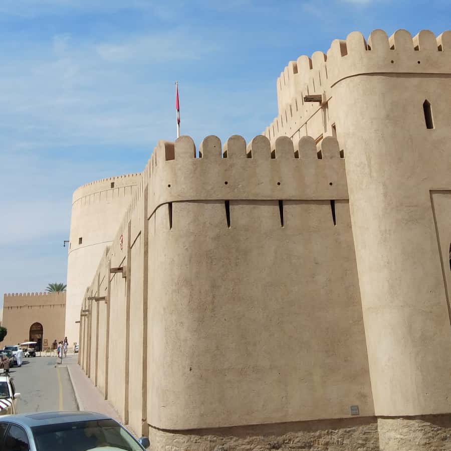 Muscat: Nizwa Oasis Full Day Tour with Lunch - Jabrin Fort and Its 1675 Interior