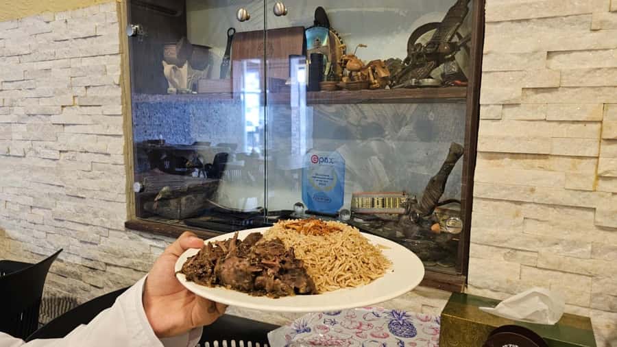 Muscat: Omani Food Tour with Shuwa & Halwa - Why this food tour works well on your first night