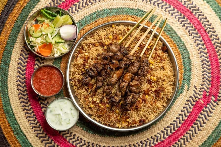 Muscat: Omani Food Tour with Shuwa & Halwa - Ginger tea, karak, and coffee with rose water