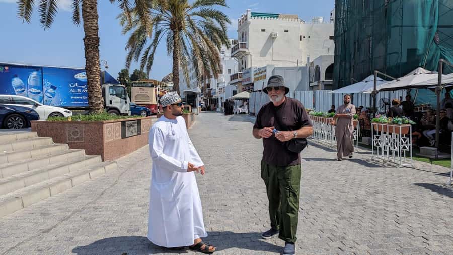 Muscat: Private City Guided Tour - A cup of Karak tea and Omani bread