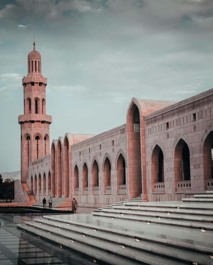 Muscat: Private Sightseeing Tour & Sultan Grand Mosque - Muttrah Souq: frankincense, silver, and a little bargaining