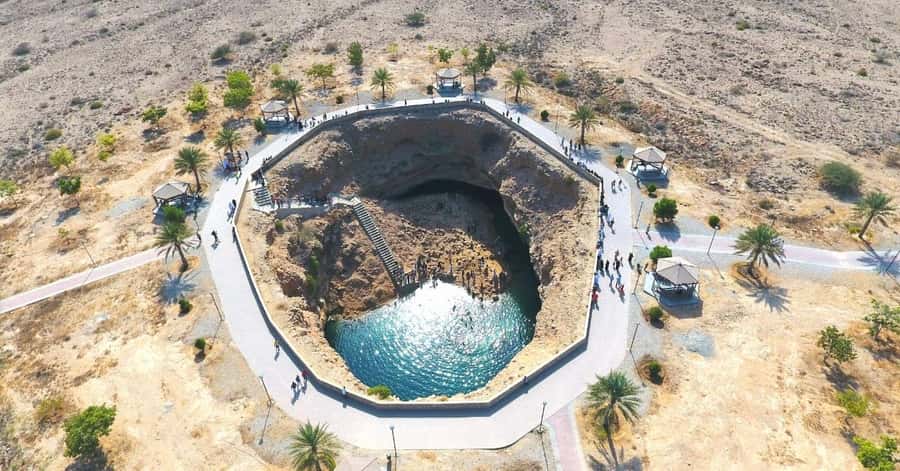 Muscat : Private trip to Wadi Shab + sinkhole - Walking into Wadi Shab