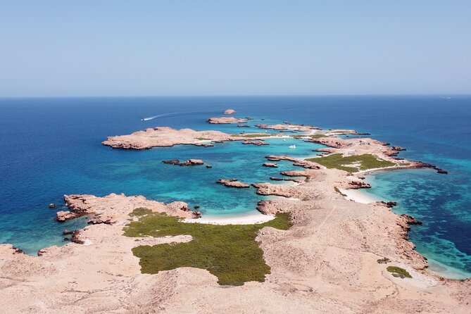 Muscat Snorkeling Trip to Daymaniyat Islands with BBQ lunch - The safety briefing sets the tone