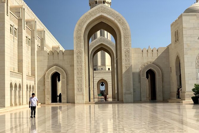 Muscat Tour - Half day - Starting at Sultan Qaboos Grand Mosque
