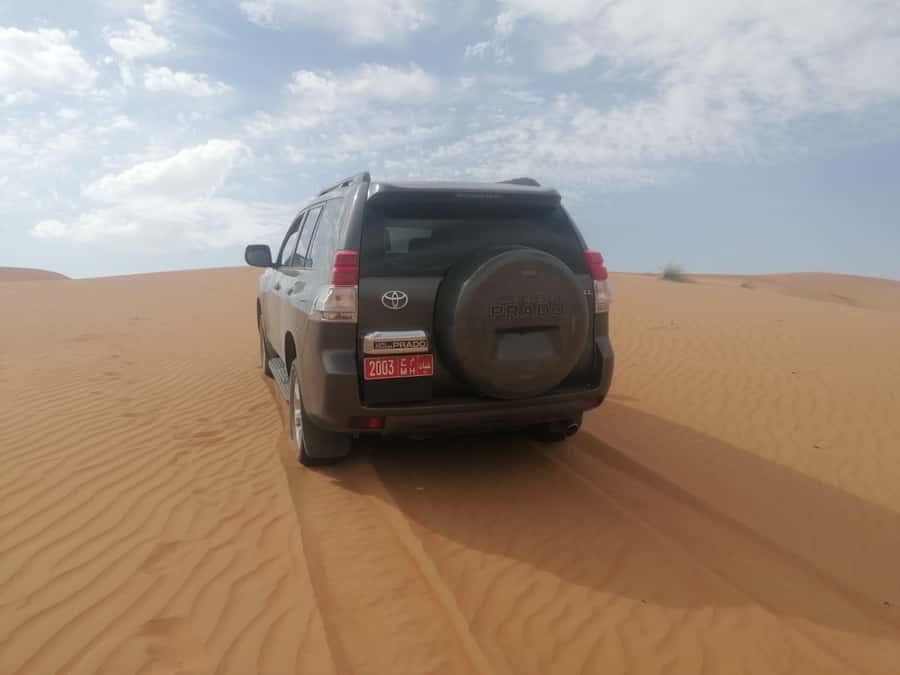 Muscat: Wadi Bani Khalid & Wahiba Sands Full-Day Tour - Lunch at a local cafe