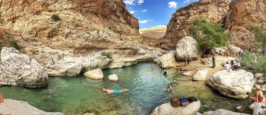 Muscat: Wadi Shab and Bimmah Sinkhole Full-Day Tour - Guides who add value to the day