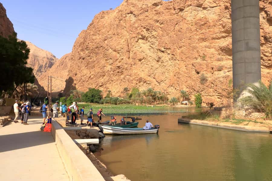 Muscat: Wadi Shab and Bimmah Sinkhole Full-Day Tour - How to prepare for the heat and water