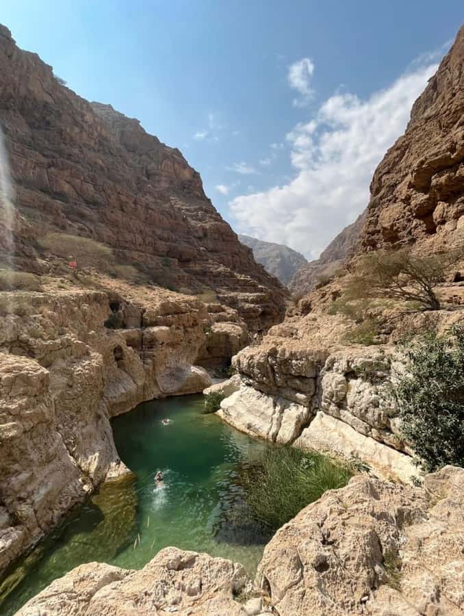 Muscat: Wadi Shab & Bimmah Sinkhole Tour with Pickup & Lunch - Why this makes a good Muscat day trip