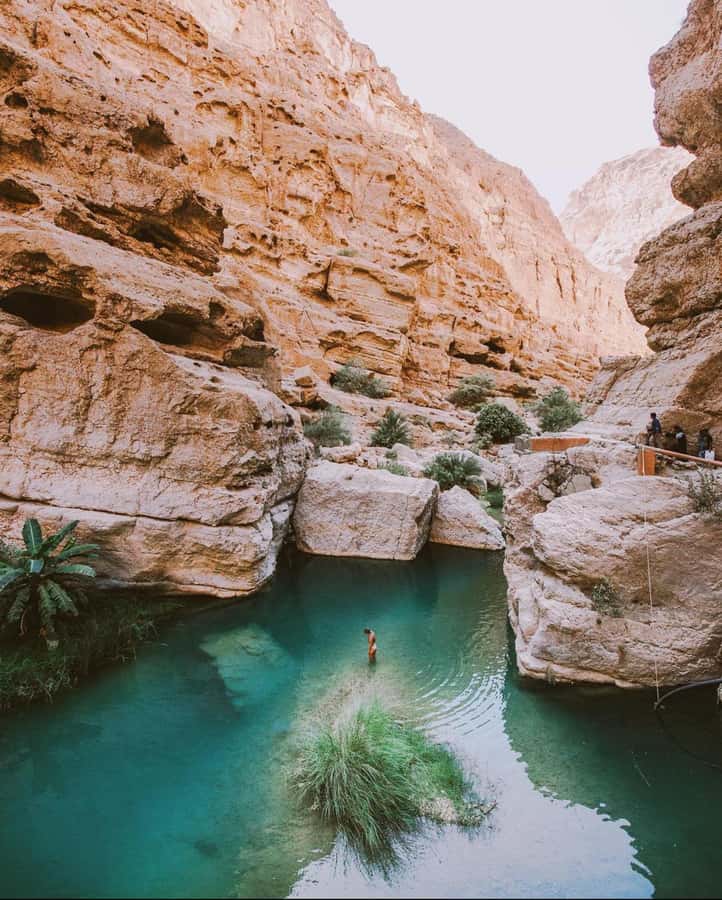 Muscat: Wadi Shab & Bimmah Sinkhole Tour with Pickup & Lunch - Crossing the water to Wadi Shab