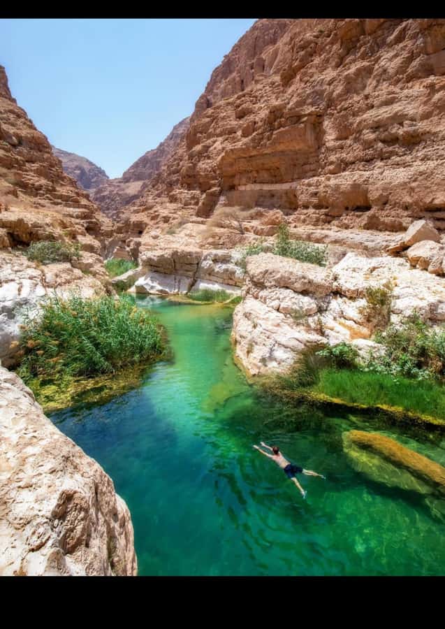 Muscat: Wadi Shab & Bimmah Sinkhole Tour with Pickup & Lunch - What the $130 cost really covers