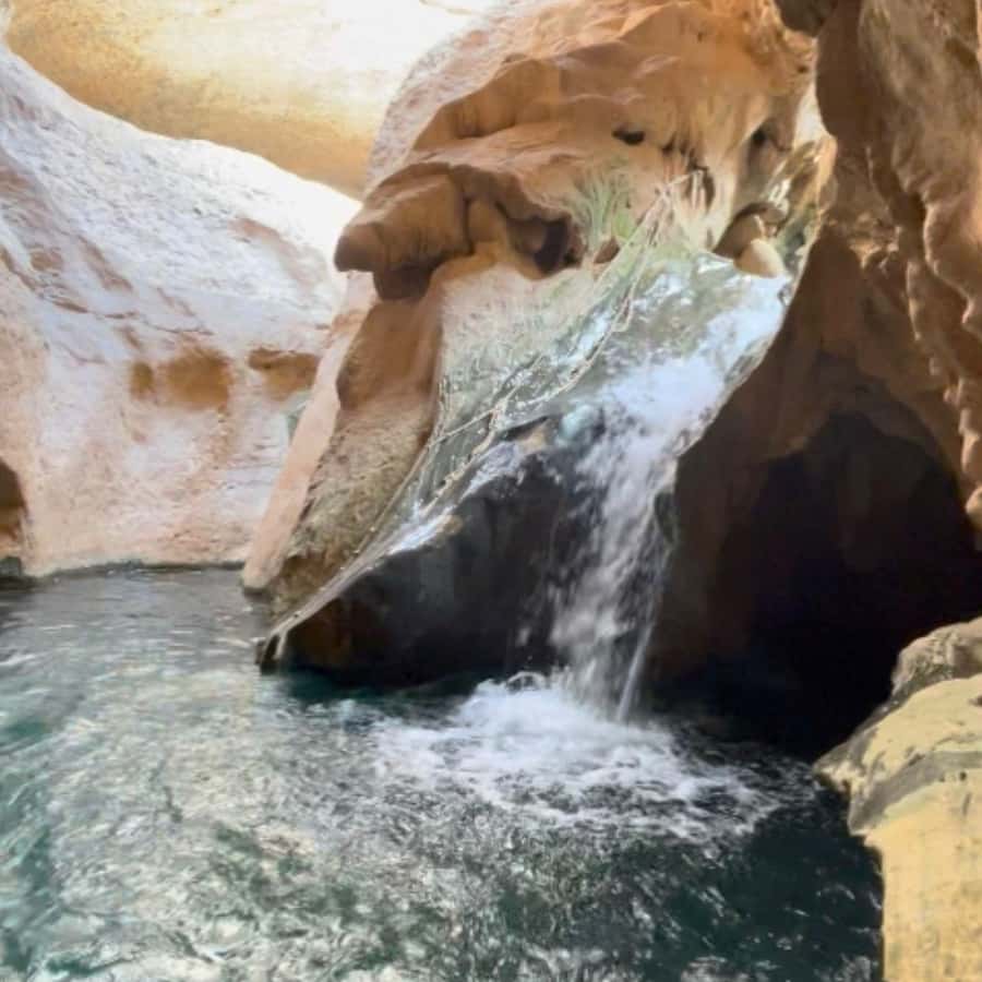 Muscat: Wadi Shab, Romantic Cave and Sinkhole Full-day Trip - Bimmah Sinkhole after the hike