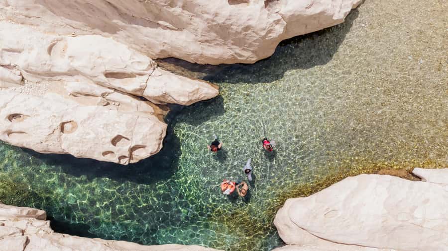 Muscat: Wahiba Desert and Wadi Bani Khalid Guided Group Tour - Lunch with an Omani flavor