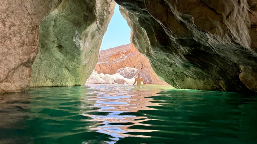Muscat: Wahiba Desert and Wadi Bani Khalid Guided Group Tour - Guides, vehicles, and group comfort