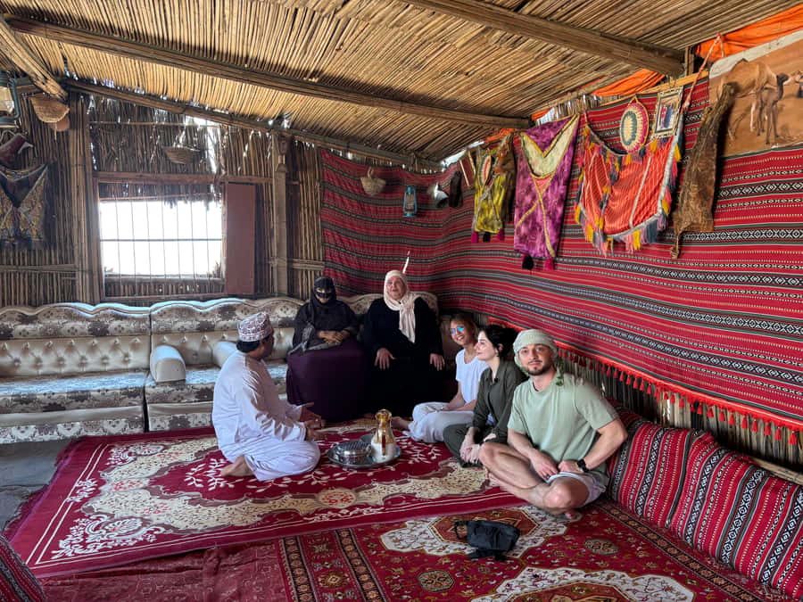 Muscat: Wahiba Sands, Wadi Bani Khalid & Mudayrib Tour - Tea, snacks, and the long ride back