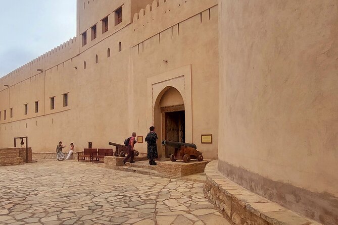 Nizwa and Jebel Akhdar Discovery: Guided Small Group Experience - Nizwa Souq: a short look at local shopping