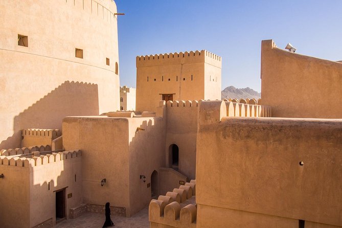 Nizwa , Bahla and Jabrin fort (tours and sightseeing) - Nizwa Fort and the $15 decision