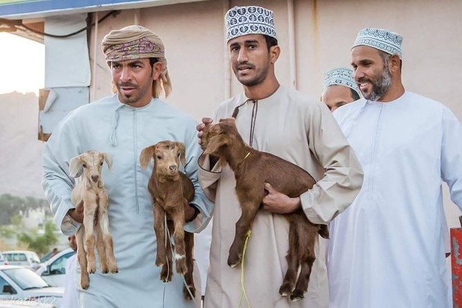 Nizwa Friday Market Jabal Chams - Al Hamra and Oman’s last loam villages