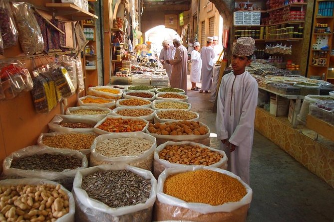 Nizwa Friday Market Jabal Chams - The guide can shape the whole day