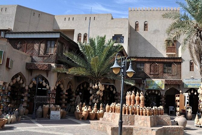 Nizwa & Jabel Akhder (Sharing) - Nizwa Souq beside the fort