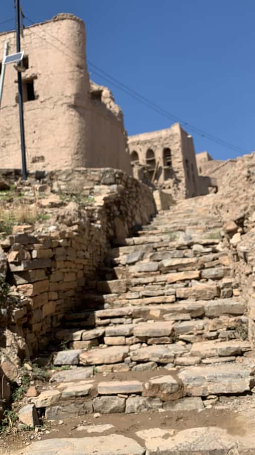 Nizwa: Nizwa Fort and Birkat Al Mouz Guided Tour - Practical advice for a smoother visit