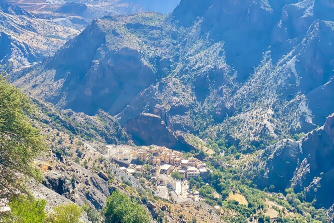 Old Nizwa and Akhdar Mountain with a local guide (private). - Who will enjoy this Oman tour most?