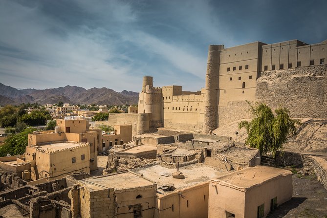 Oman Grand Canyon, Jebel Shams & Nizwa Full Day Tour - Leaving Muscat at 8:30 in a 4x4