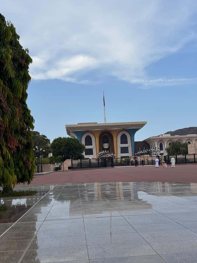 Oman:Group Muscat City Tour With Pick Up & Free Lunch/Dinner - Mutrah Corniche: Mountains, Harbor, and Sea Air