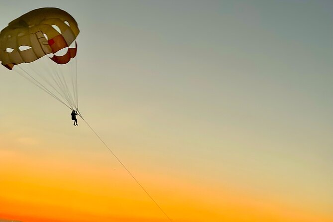 Parasailing tour in Al Mouj Muscat - Rising 100 to 150 meters above Muscat