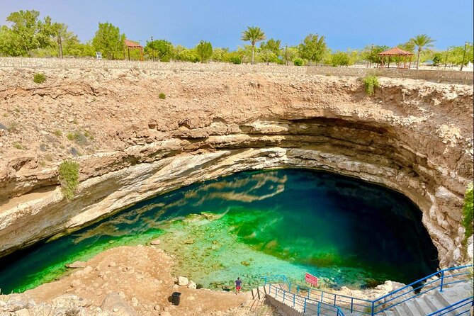 Private 3 days 2 nights Roundtrip Tour in Oman - Guides, vehicles, and the private-tour advantage