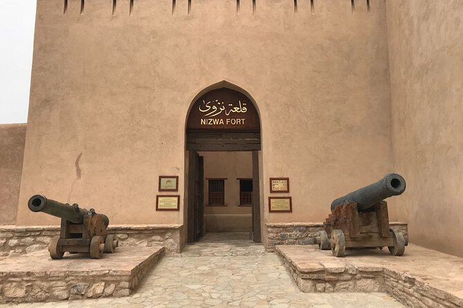 Private Day Trip to Nizwa, Jabal Akhdar (Green Mountain) & Birkat Al Moz - What the private 4WD arrangement adds