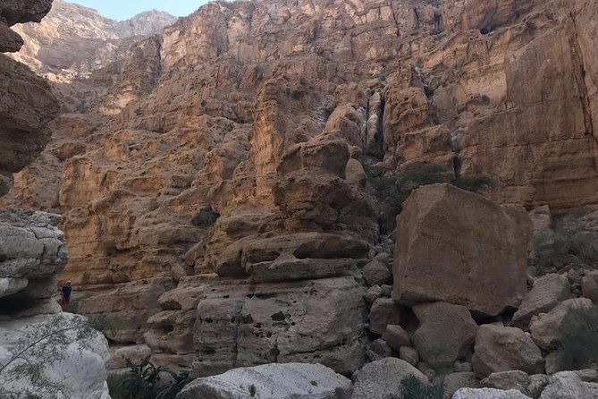 Private Day Trip to Wadi Shab, Fins Beach & Bimmah Sinkhole - Why the private format helps at Wadi Shab