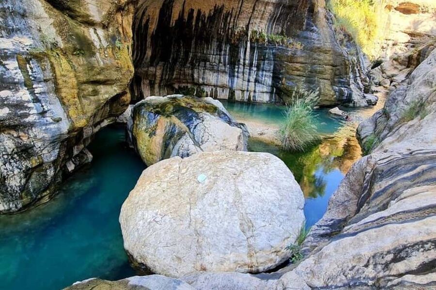 Private Day Trip to Wadi Tiwi, Fins Beach, Bimmah Sinkhole - Who should book this day trip?