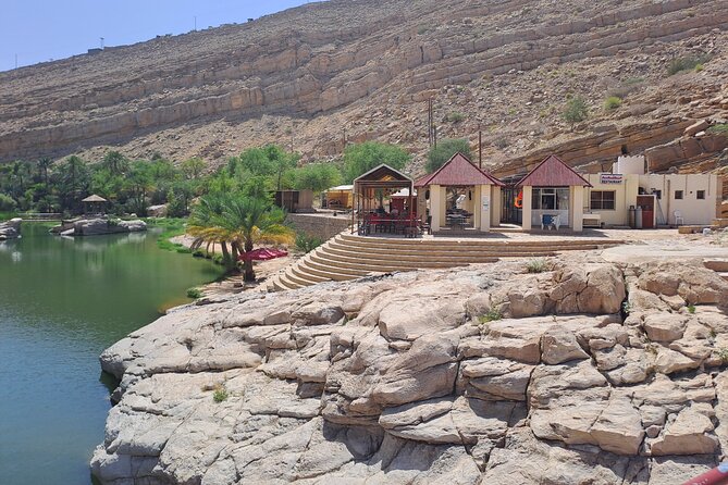 Private Desert and Wadi Tour in Oman - What the guide adds to a private day