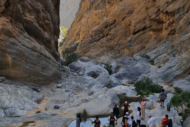 Private Fanja Souq - Fanja Old Village - Wadi Qari Tour - Fanja Souq: a small stop with old objects
