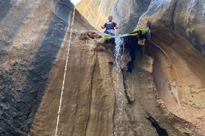 Private Full Day Wadi Dham Tour - Entering the Wadi Across Smooth Rock